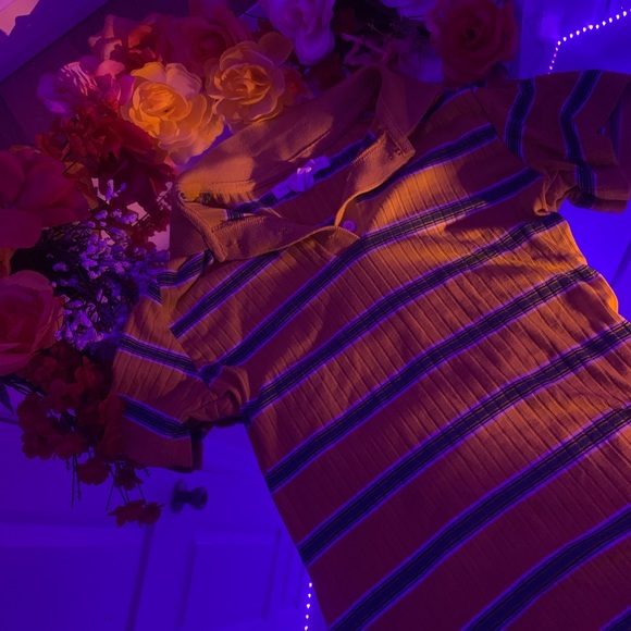 Cute Collared Top!!! - Picture 2 of 3